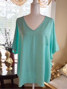 Summer Rio Relaxed V-Neck Tunic in Mint